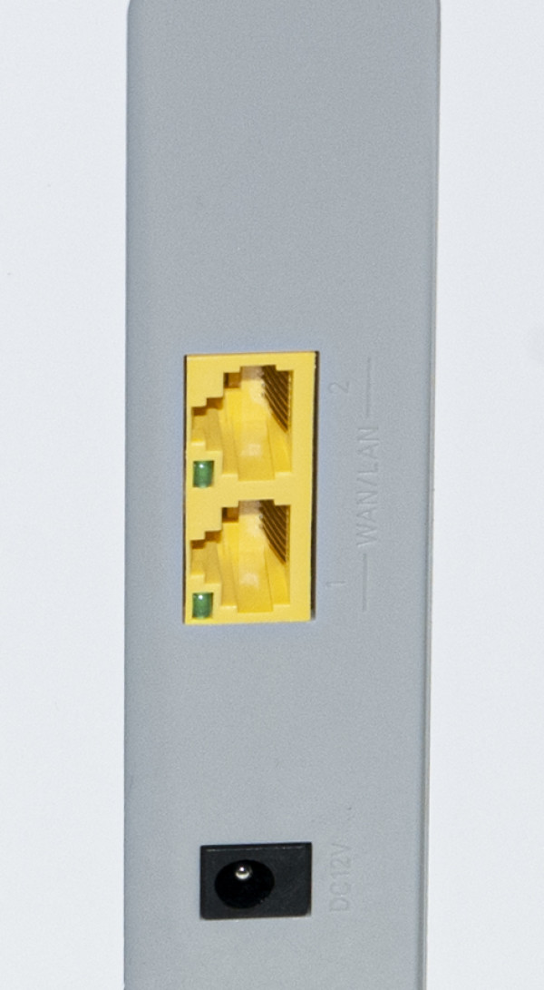 Uplink ME1211 Mesh access point 2x GE 1xPOTS 1xU - Image 2